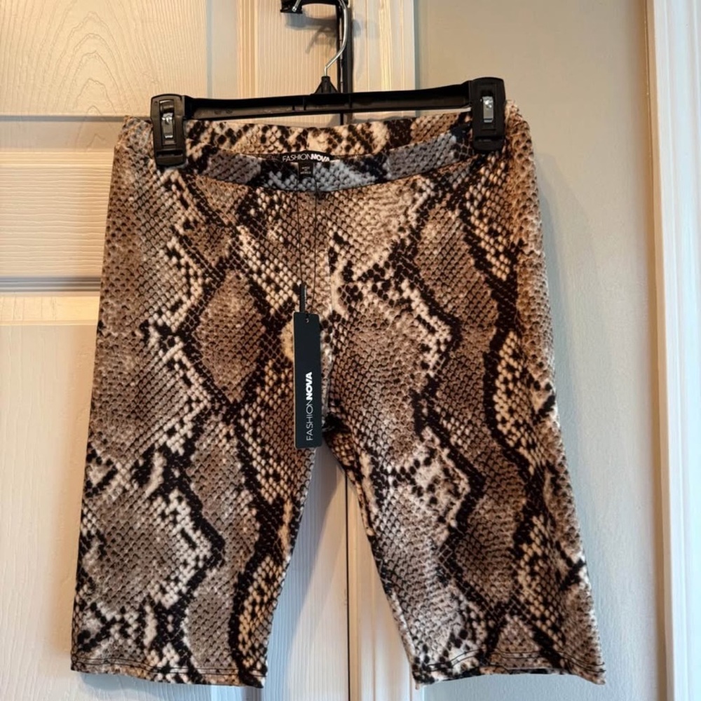Women’s Snake Print bike shorts sz large